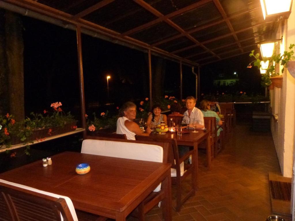 Landhaus Dargelin Hotel Behrenhoff Ngoại thất bức ảnh
