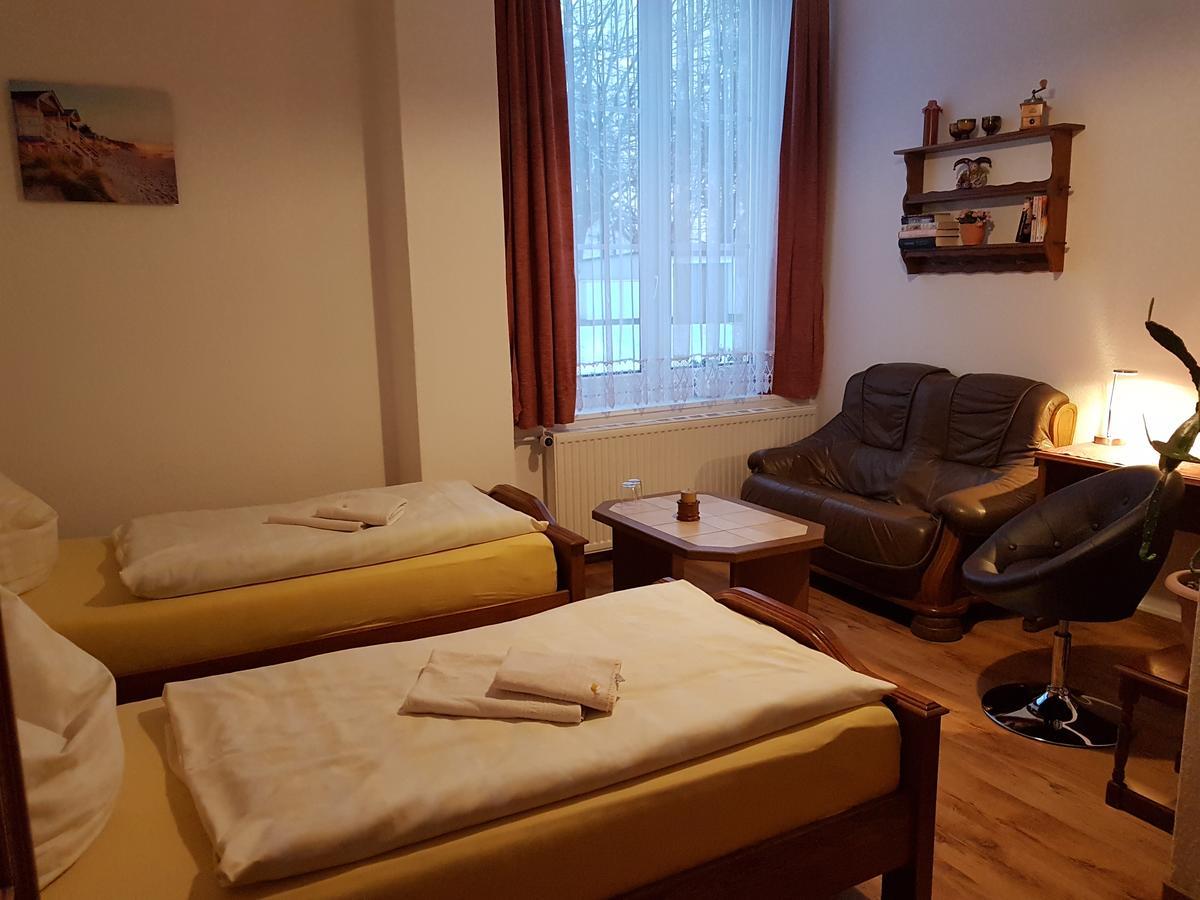 Landhaus Dargelin Hotel Behrenhoff Ngoại thất bức ảnh